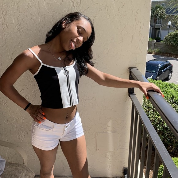 Meet your Posher, Tyra - Picture 1 of 1